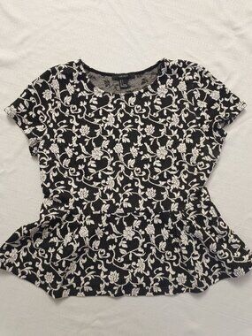 Forever 21 Black & White Floral Peplum Blouse (Size L)